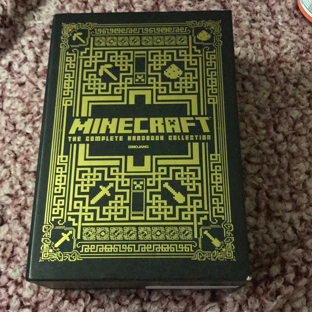 Minecraft complete handbook collection in case